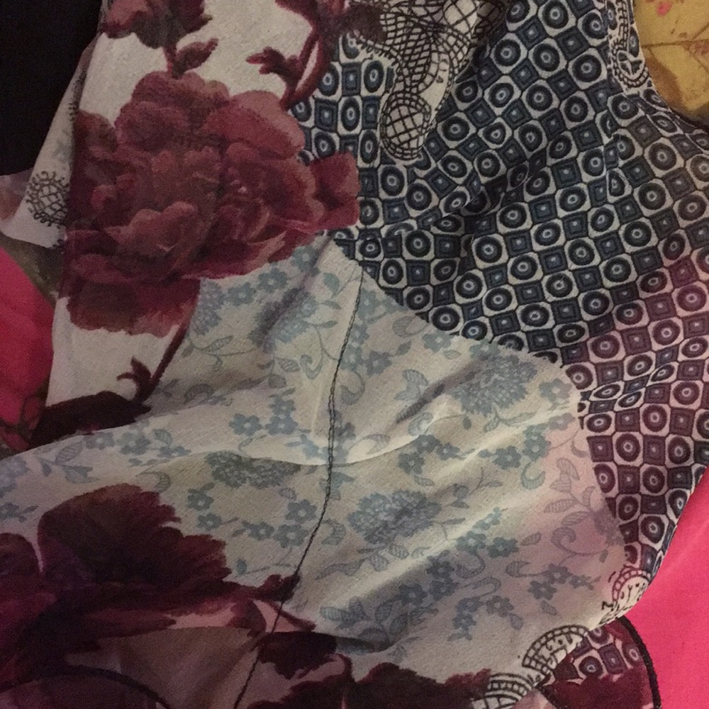 Beautiful Pattern Scarf - Picture 2 of 3